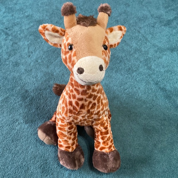 Large stuffed giraffe 🦒 - Picture 1 of 7